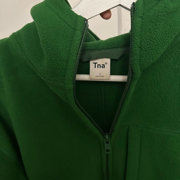 Aritzia TNA Vibrant Forest Green Puffer Jacket - Picture 3 of 3